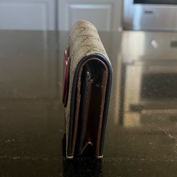 GUCCI GG Supreme Heart Motif Compact Bifold Wallet (Coated Canvas) - Picture 6 of 15